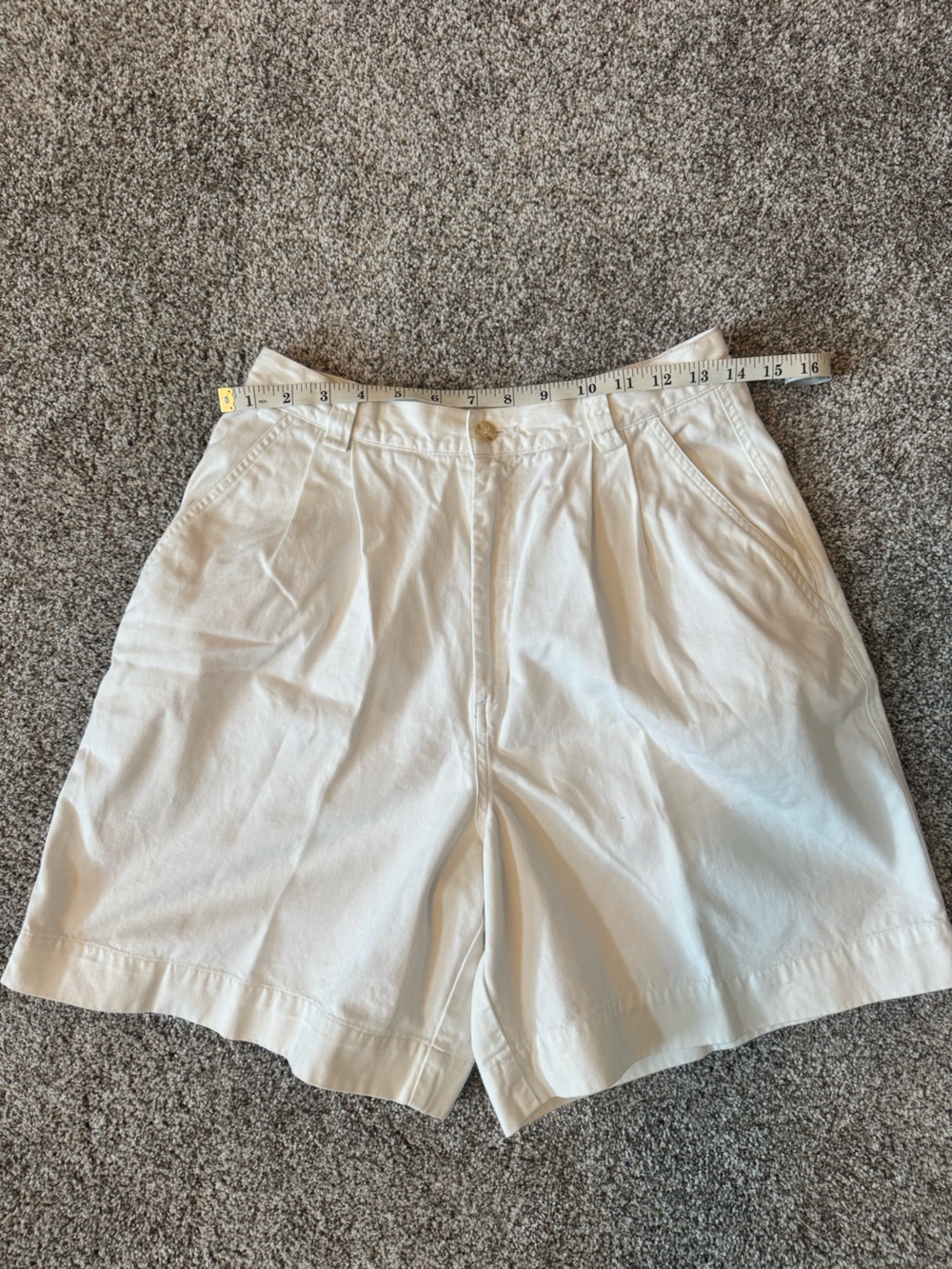 Vintage Patagonia High-Waist Women’s Shorts - White - Picture 2 of 3